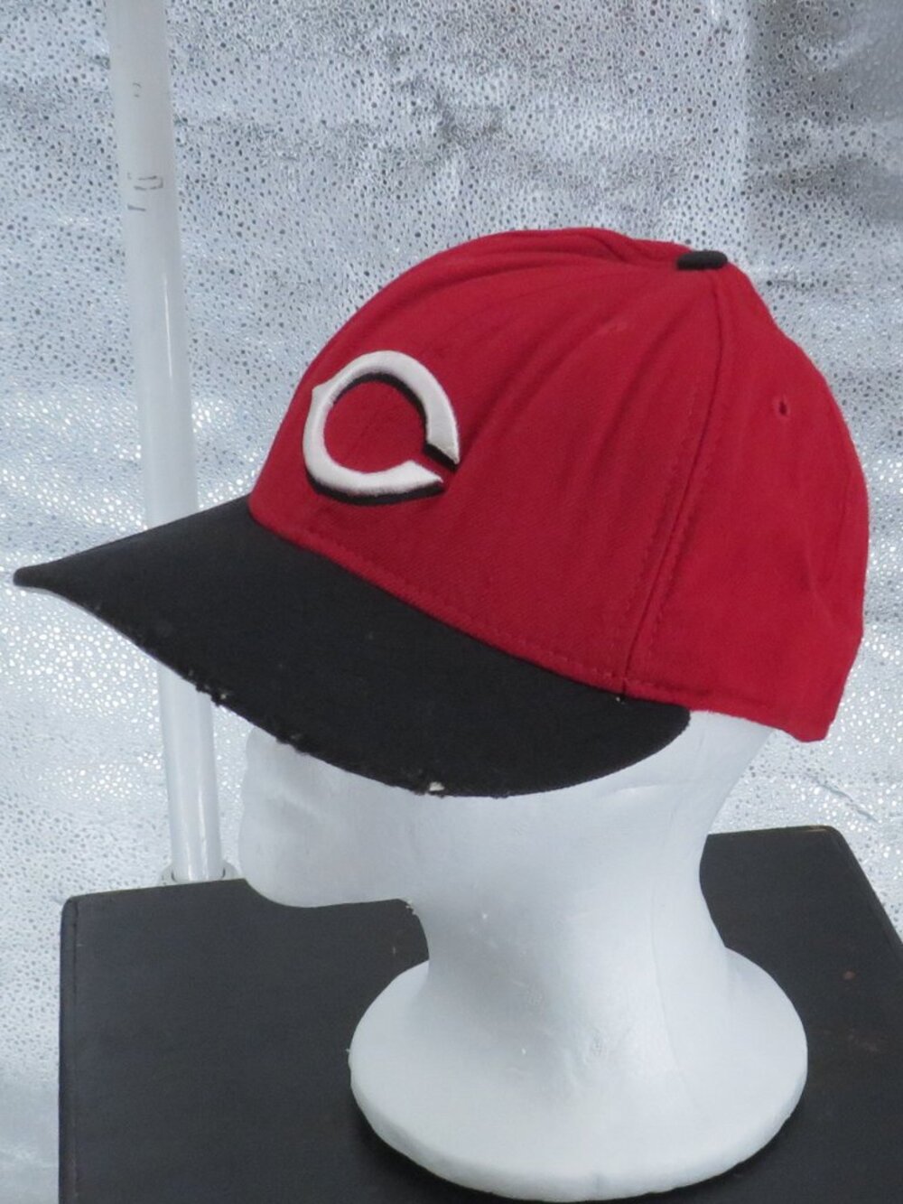 Vintage New Era Cincinnati Reds Hat 59FIFTY Fitted Cap Red Black 7 3/8 USA MLB
